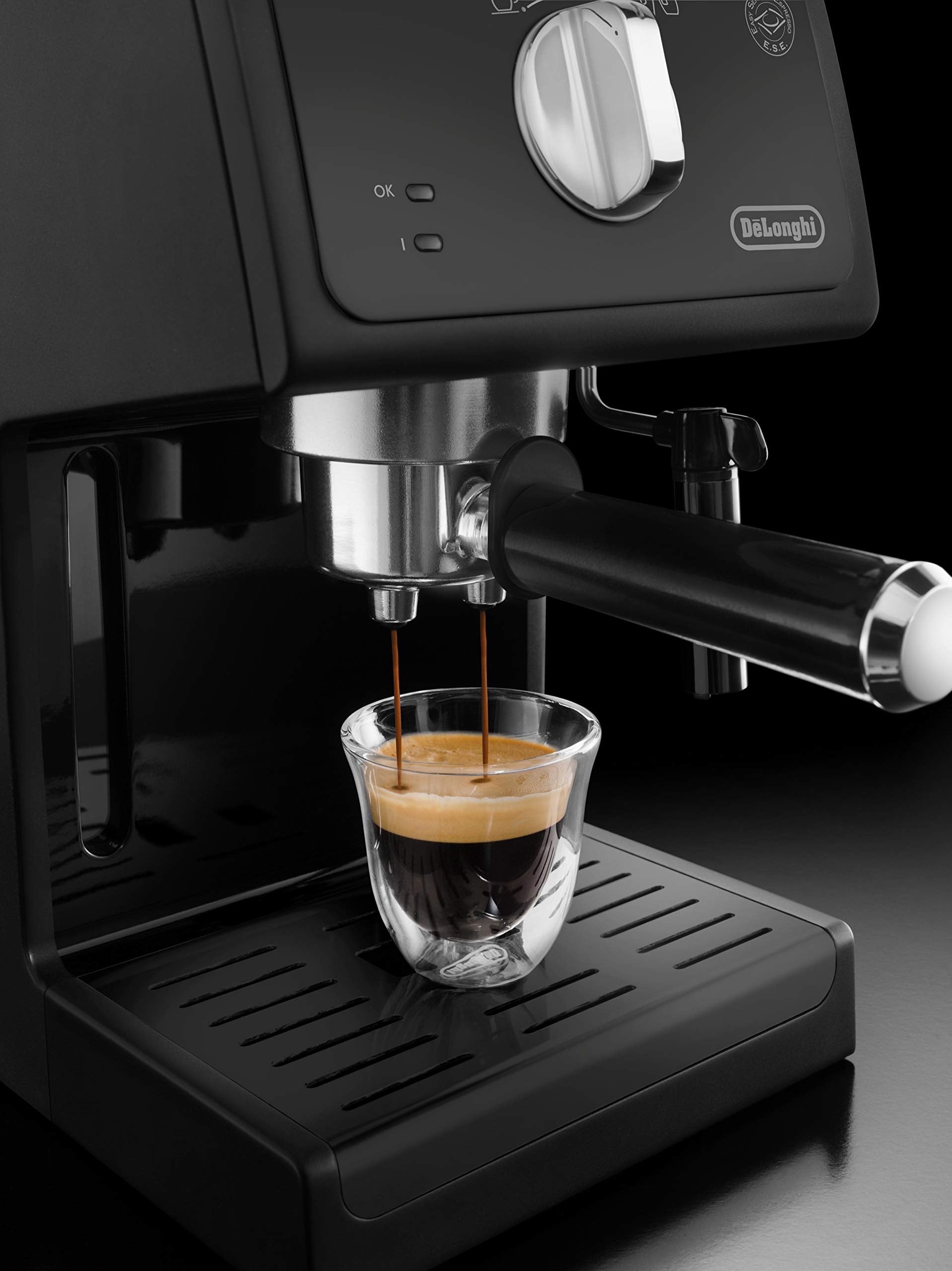 De'Longhi Machine à expresso ECP 31.21 | Porte-filtre avec finition aluminium | Buse de mousse de lait | 1 ou 2 tasses Espresso | Convient également pour les dosettes | Noir