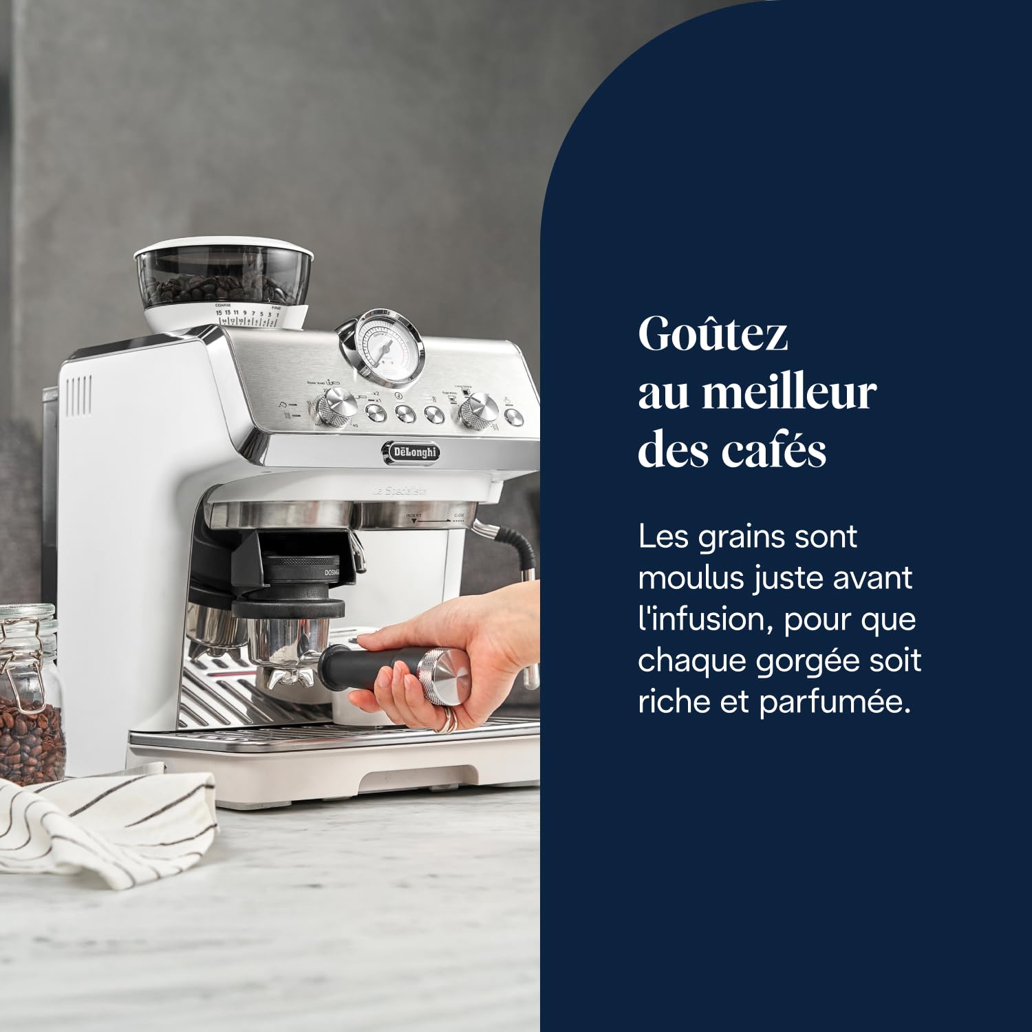 De'Longhi La Specialista Arte EC9155.W, Machine à Porte filtre, Machine Expresso Manuelle avec Moulin, 8 Niveaux de Mouture, 15 Bars, 3 Températures, Buse à Vapeur, Inclus Kit Barista, Blanc
